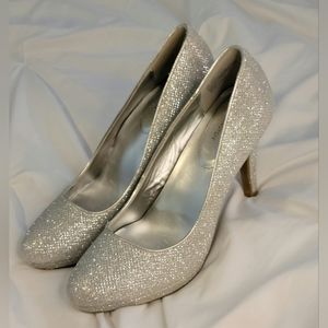Worthington || Womans Silver Sparkle || 4in Pumps || Size 8 1/2